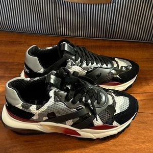 Valentino Garavani Bounce Sneaker (Men) SIZE 8 Mens used great condition Prada